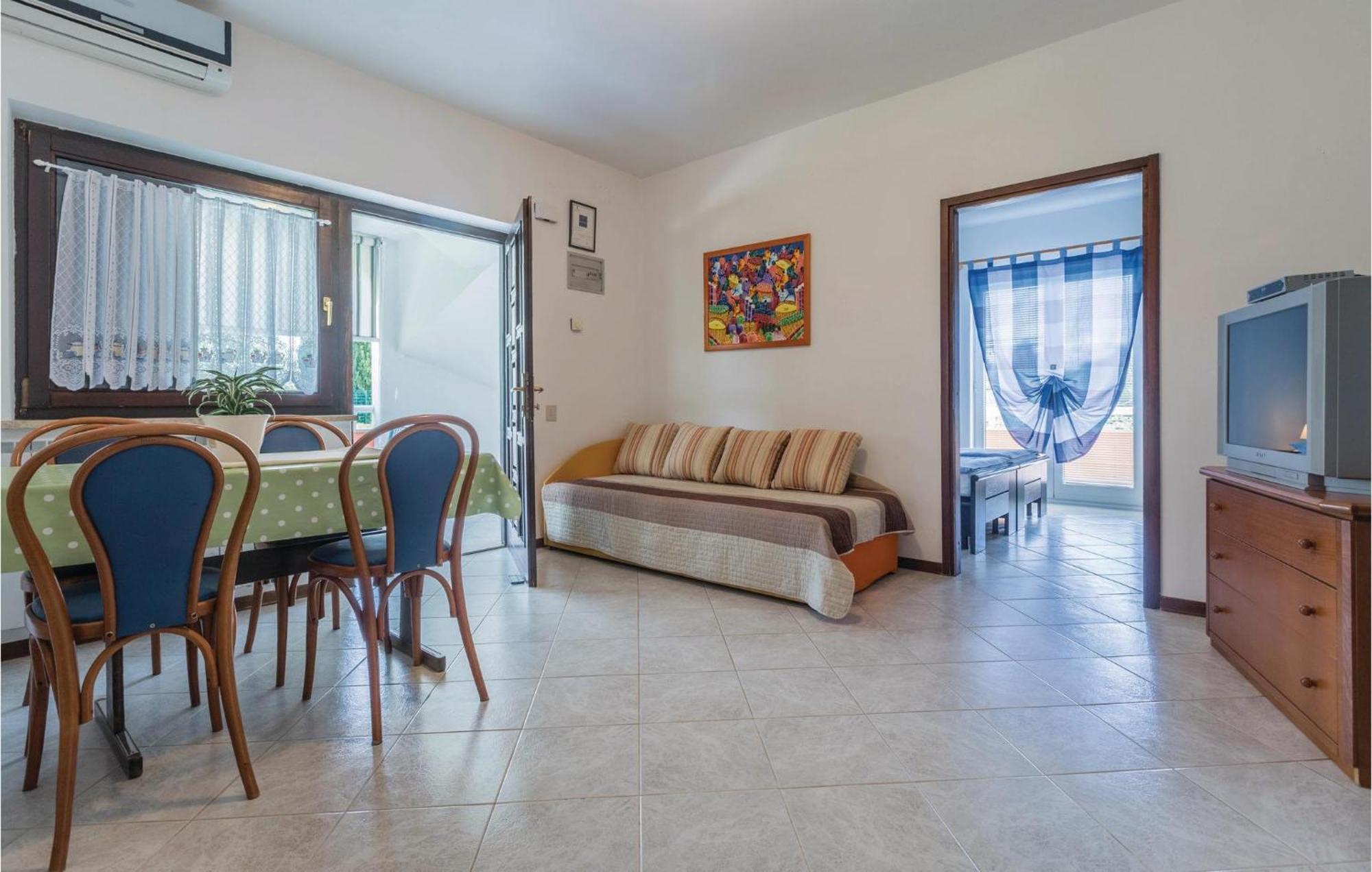 2 Bedroom Beautiful Apartment In Савудрия Экстерьер фото